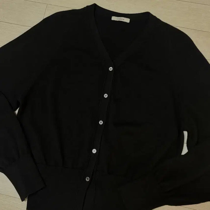 [BUNJANG] Obbeige Silk Curved V-Neck Cardigan Black / (최종가) 오브베이지 실크 커브드 브이넥 가디건 블랙