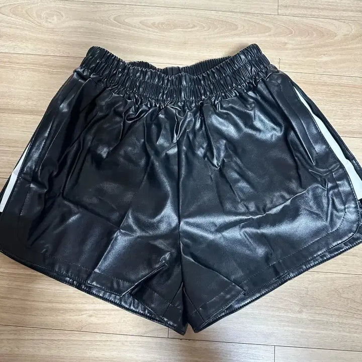 [BUNJANG] Black Leather Banding Shorts / 블랙 레더 반바지 밴딩 숏팬츠