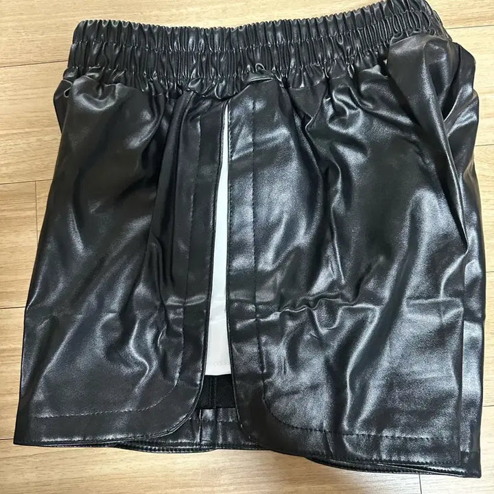[BUNJANG] Black Leather Banding Shorts / 블랙 레더 반바지 밴딩 숏팬츠