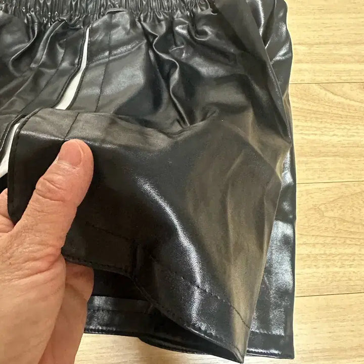 [BUNJANG] Black Leather Banding Shorts / 블랙 레더 반바지 밴딩 숏팬츠