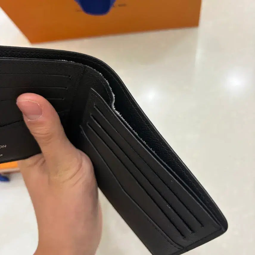 [SOLD OUT] 루이비통 모노그램 이클립스 반지갑