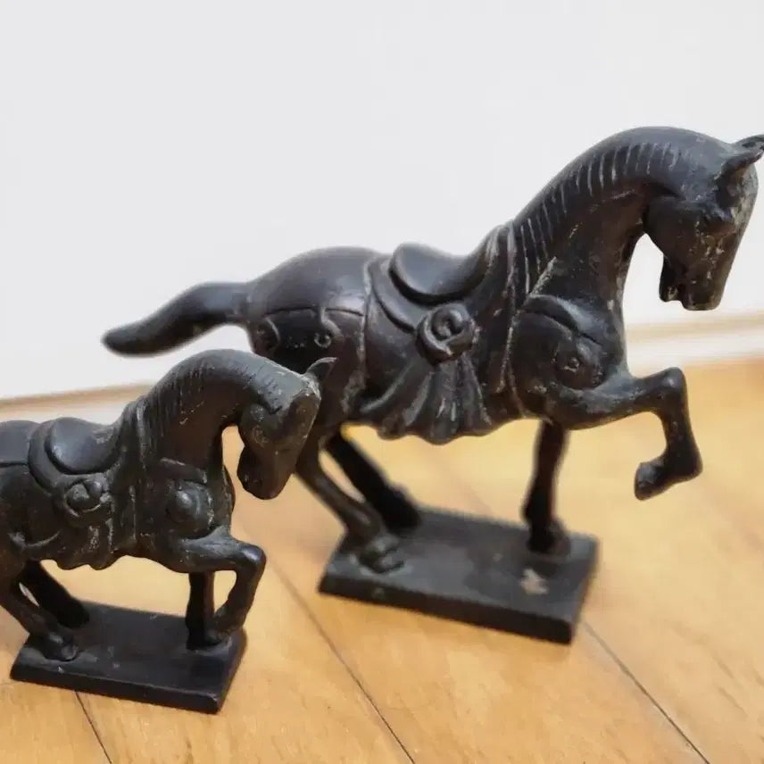 [BUNJANG] Antique Horse Statue Set / 고풍스러운 말 동상 2개 세트