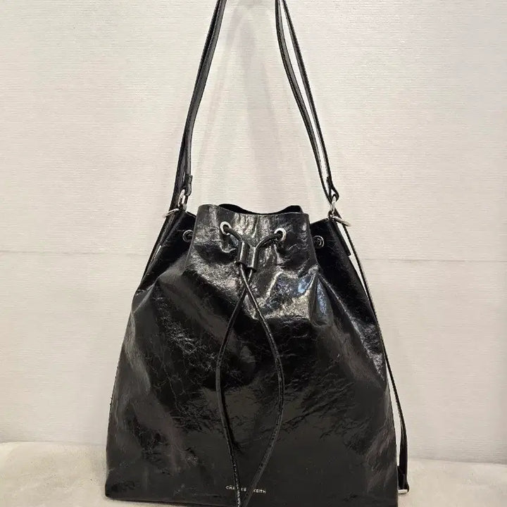 [BUNJANG] Charles &amp; Keith Neva Two-Way Bucket Bag / 찰스앤키스 네바 투웨이 버킷백 숄더백 백팩 블랙