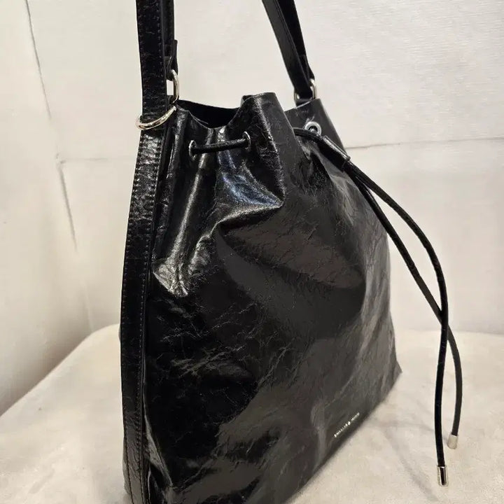[BUNJANG] Charles &amp; Keith Neva Two-Way Bucket Bag / 찰스앤키스 네바 투웨이 버킷백 숄더백 백팩 블랙
