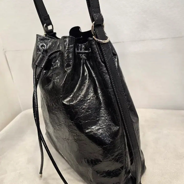 [BUNJANG] Charles &amp; Keith Neva Two-Way Bucket Bag / 찰스앤키스 네바 투웨이 버킷백 숄더백 백팩 블랙