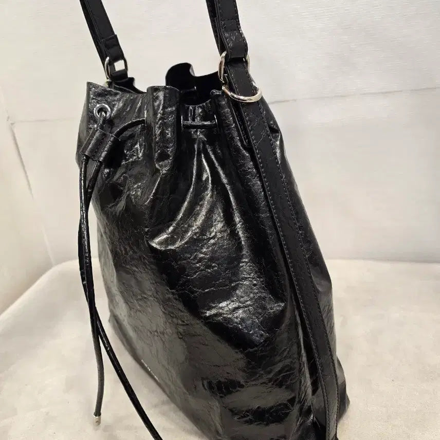 [BUNJANG] Charles &amp; Keith Neva Two-Way Bucket Bag / 찰스앤키스 네바 투웨이 버킷백 숄더백 백팩 블랙
