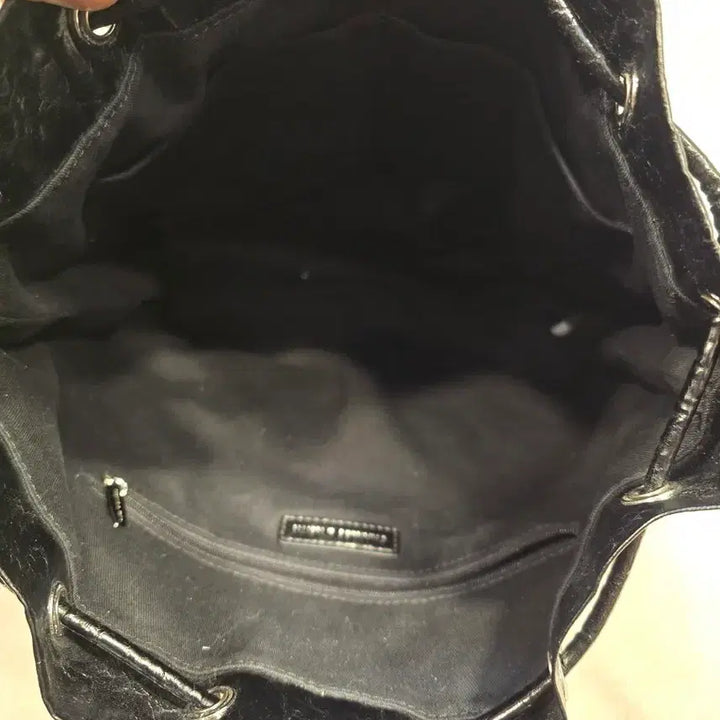 [BUNJANG] Charles &amp; Keith Neva Two-Way Bucket Bag / 찰스앤키스 네바 투웨이 버킷백 숄더백 백팩 블랙
