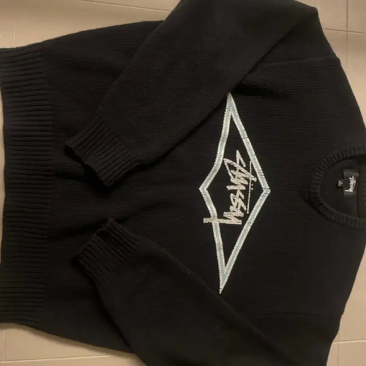 [BUNJANG] Stussy Surf Team Sweater Black / 스투시 서프 팀 스웨터 블랙