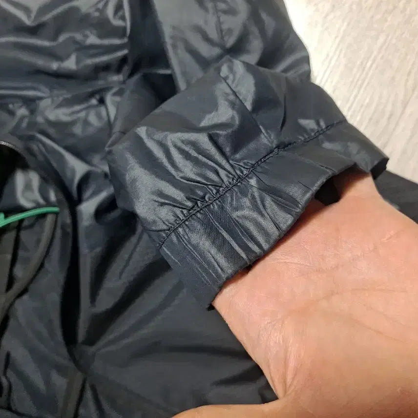 [BUNJANG] Adidas Black Windbreaker Hooded Jacket (Size 95) / 아디다스 블랙 바람막이 후드 점퍼95