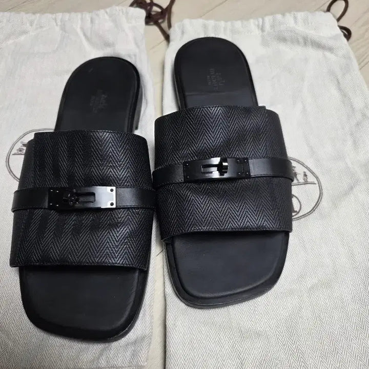 [BUNJANG] Hermes Sandals Slippers Black / 에르메스 샌들 슬리퍼 블랙