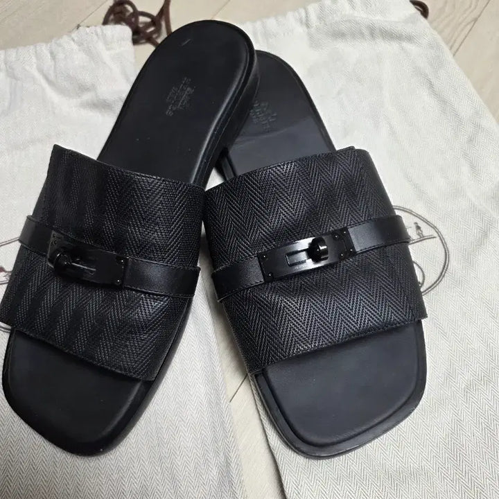 [BUNJANG] Hermes Sandals Slippers Black / 에르메스 샌들 슬리퍼 블랙