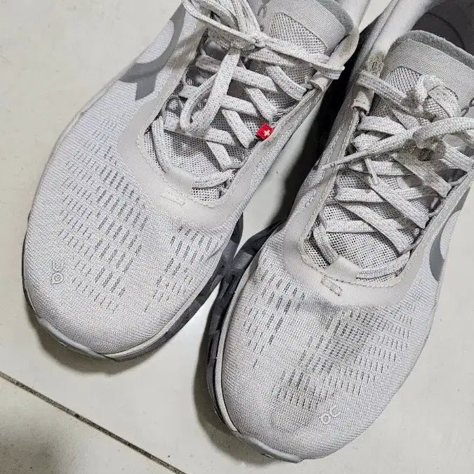 [BUNJANG] On Running Cloudmonster 2 Sneakers / 온러닝 클라우드몬스터2 250