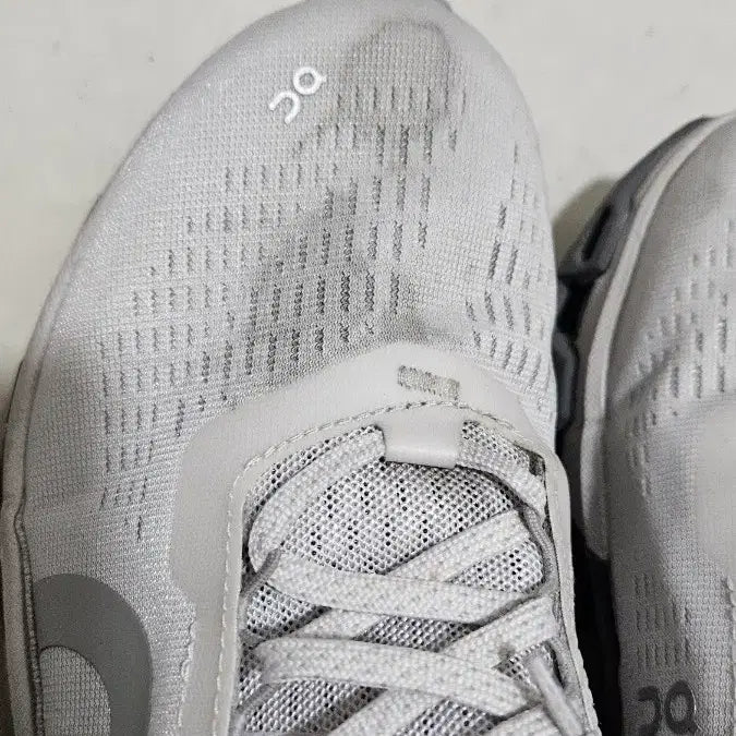 [BUNJANG] On Running Cloudmonster 2 Sneakers / 온러닝 클라우드몬스터2 250