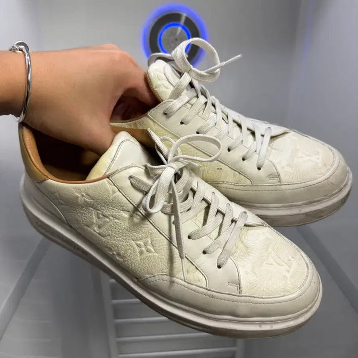 [SOLD OUT] 루이비통 화이트 모노그램 스니커즈 270~275