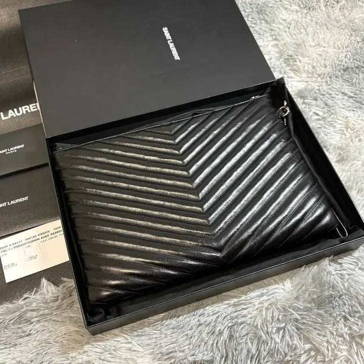 [BUNJANG] Yves Saint Laurent Matelasse Clutch Bag / [M,풀구성품] 입생로랑 마틀라세 클러치백 은장