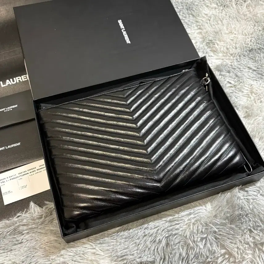 [BUNJANG] Yves Saint Laurent Matelasse Clutch Bag / [M,풀구성품] 입생로랑 마틀라세 클러치백 은장