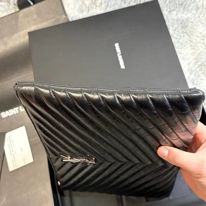 [BUNJANG] Yves Saint Laurent Matelasse Clutch Bag / [M,풀구성품] 입생로랑 마틀라세 클러치백 은장