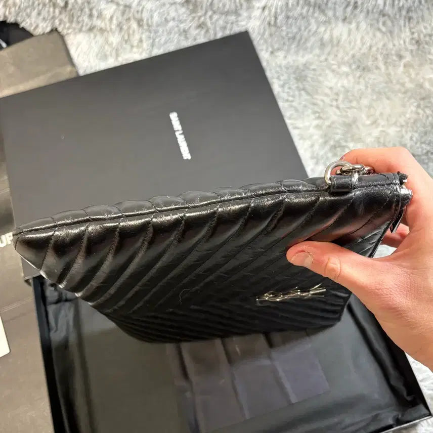 [BUNJANG] Yves Saint Laurent Matelasse Clutch Bag / [M,풀구성품] 입생로랑 마틀라세 클러치백 은장