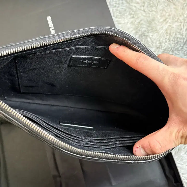 [BUNJANG] Yves Saint Laurent Matelasse Clutch Bag / [M,풀구성품] 입생로랑 마틀라세 클러치백 은장