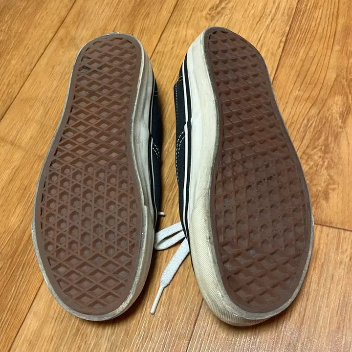 [BUNJANG] Vans Authentic Sneakers / 반스 어센틱 220MM