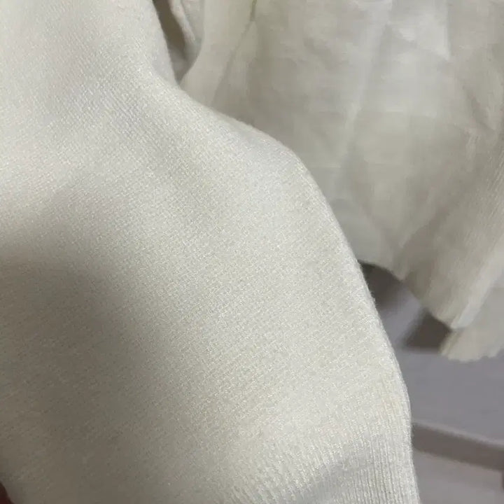 [BUNJANG] ahwe V-Neck Ivory Cardigan / ahwe 브이넥 가디건