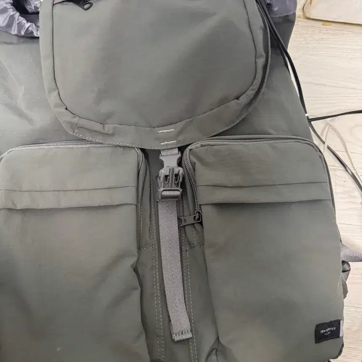 [BUNJANG] New Balance Gray Backpack KQF NBGCCAG105-15 / 뉴발란스 그레이 백팩 KQF NBGCCAG105-15 거의 새상품
