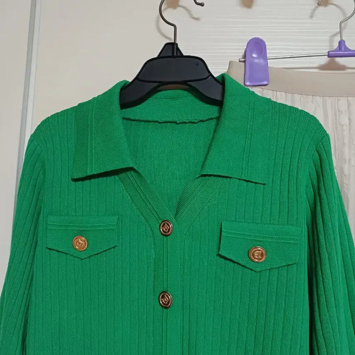 [BUNJANG] Green Gold Button Collar Knit Cardigan / 그린 골드버튼 카라 니트 가디건