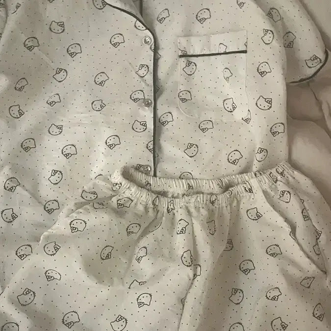 [BUNJANG] Hello Kitty Pajama Set / 헬로키티 잠옷 판매합니다