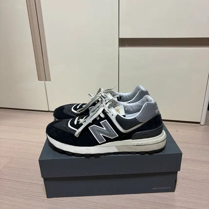 [SOLD OUT] [285] 뉴발란스 574 레거시 블랙