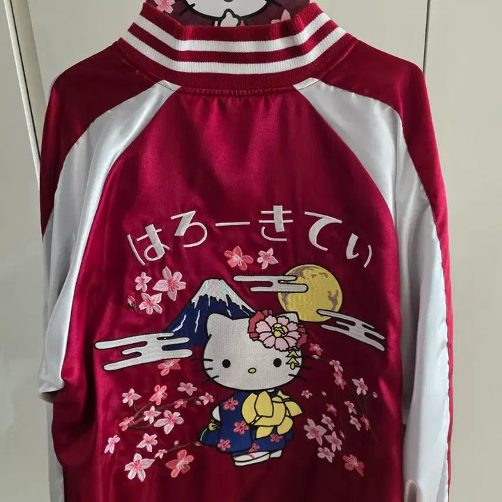[BUNJANG] Sanrio Hello Kitty 50th Anniversary Reversible Souvenir Jacket (M) / [새상품/정품] 산리오 헬로키티 50주년 리버시블 스카잔 (M사이즈)
