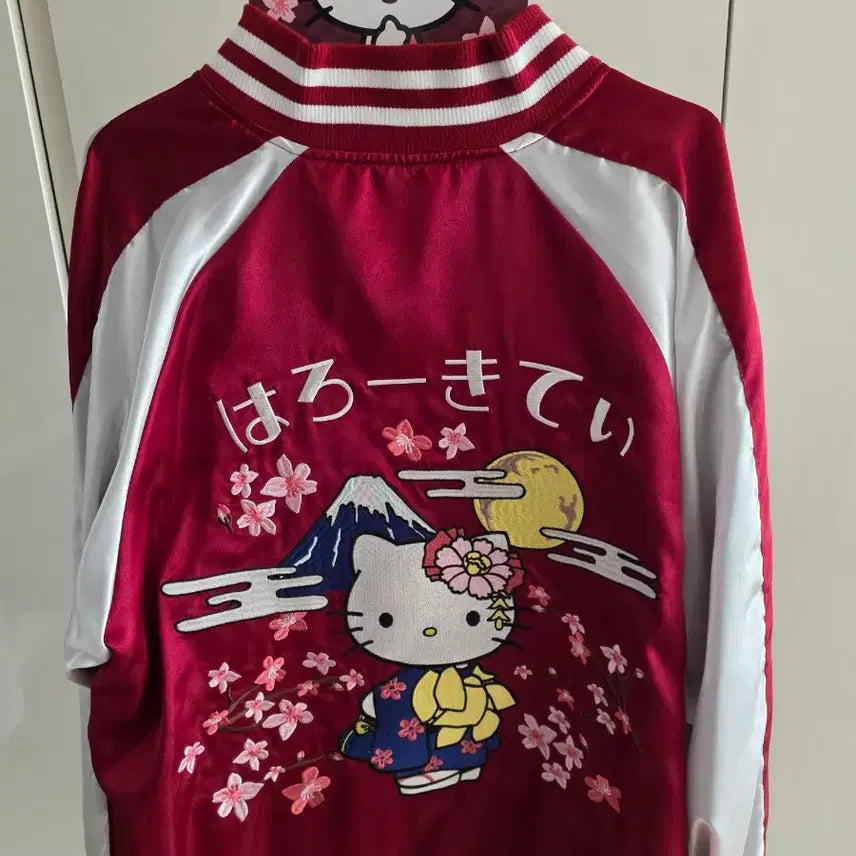 [BUNJANG] Sanrio Hello Kitty 50th Anniversary Reversible Souvenir Jacket (M) / [새상품/정품] 산리오 헬로키티 50주년 리버시블 스카잔 (M사이즈)