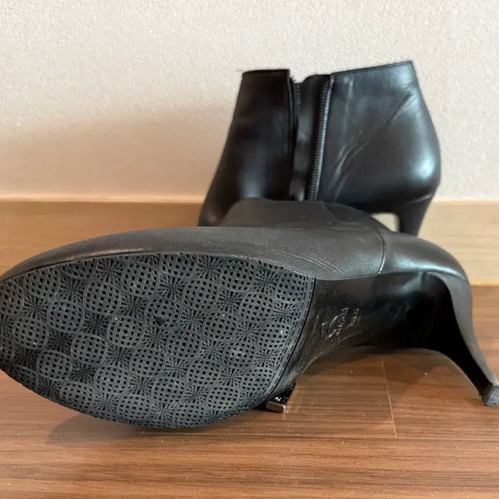 [BUNJANG] Kumkang Renoir Black Leather Ankle Boots / 금강 르느와르 블랙 가죽 앵클 부츠(245mm)