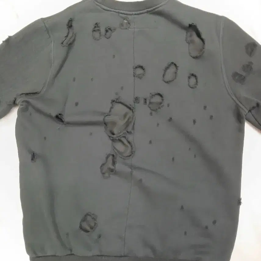 [BUNJANG] Givenchy Distressed Sweatshirt - Black / [정품] 지방시 디스트로이드 맨투맨 S 사이즈(발망 아미리 디스퀘어드2)