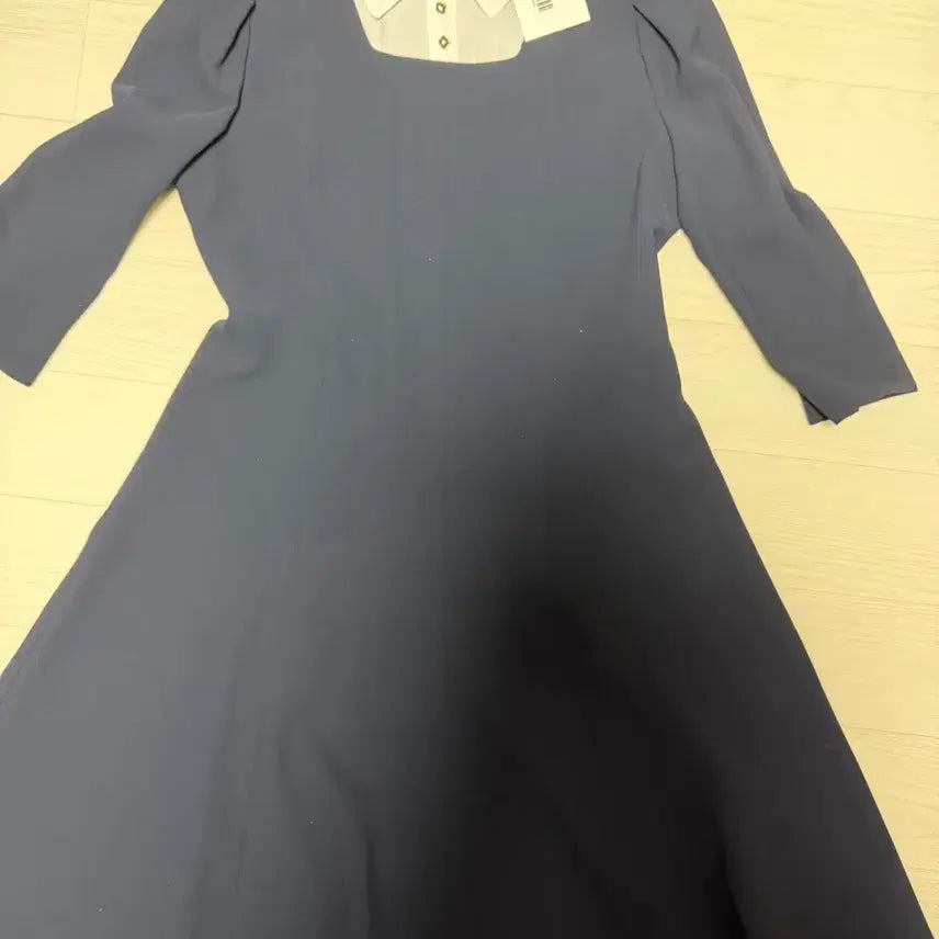 [BUNJANG] Satin Square Neck Flare Dress / satin 스퀘어넥 플레어 원피스 판매합니다