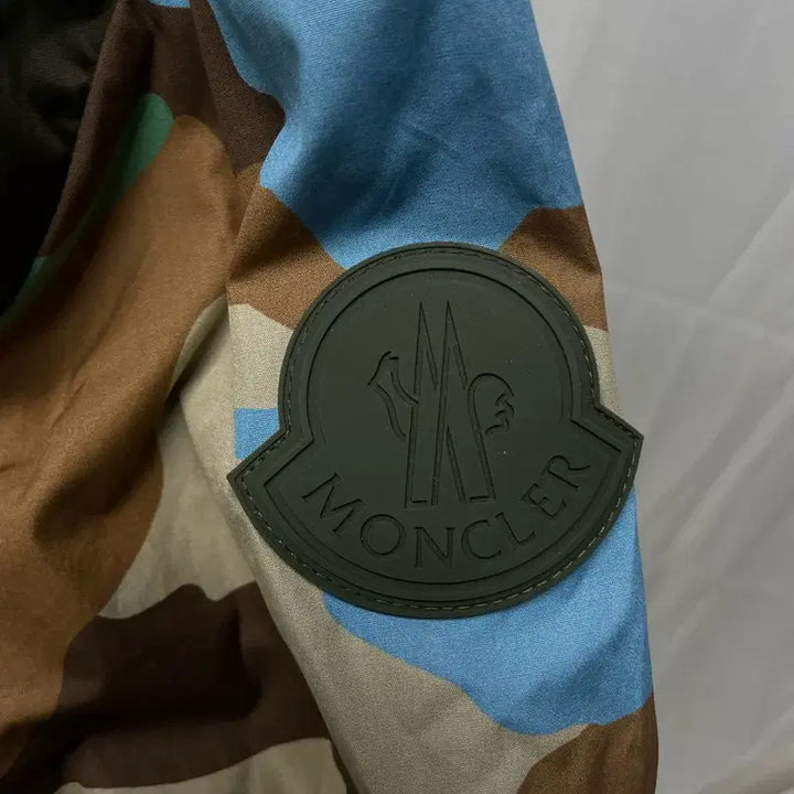 [BUNJANG] Moncler Kunde Camouflage Hooded Windbreaker Jacket [Size 4] / [새상품급/택구성] 몽클레어 쿤데 카모플라쥬 후드 바람막이 자켓 [4]