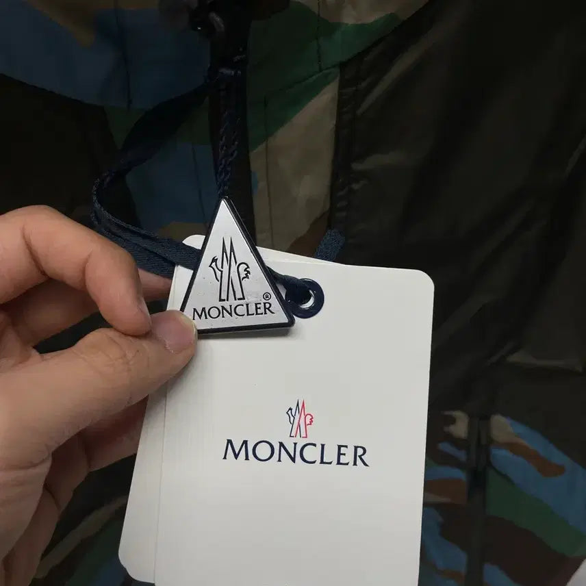 [BUNJANG] Moncler Kunde Camouflage Hooded Windbreaker Jacket [Size 4] / [새상품급/택구성] 몽클레어 쿤데 카모플라쥬 후드 바람막이 자켓 [4]
