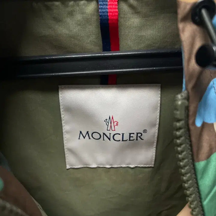 [BUNJANG] Moncler Kunde Camouflage Hooded Windbreaker Jacket [Size 4] / [새상품급/택구성] 몽클레어 쿤데 카모플라쥬 후드 바람막이 자켓 [4]