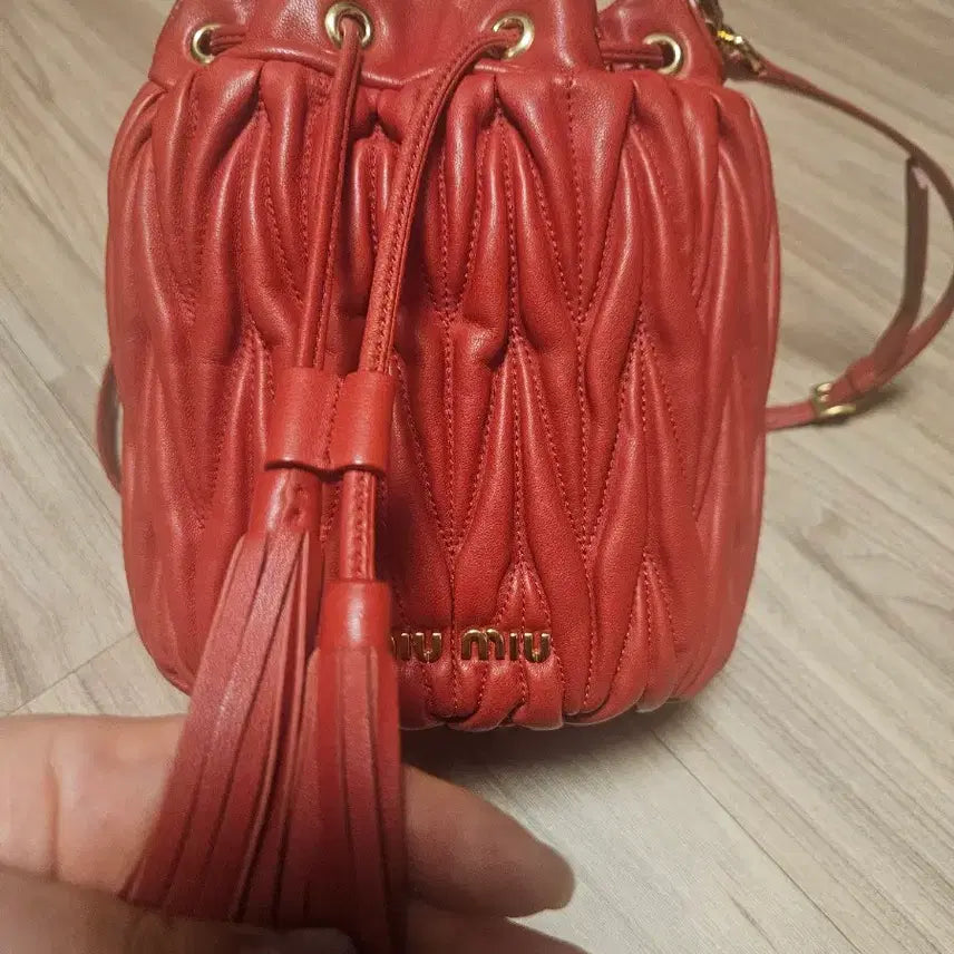 [BUNJANG] Miu Miu Matelassé Bucket Bag Red / 미우미우 마테라쎄 버킷백 레드