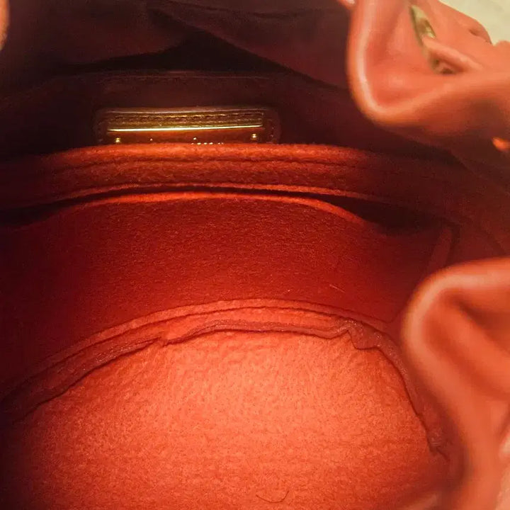 [BUNJANG] Miu Miu Matelassé Bucket Bag Red / 미우미우 마테라쎄 버킷백 레드