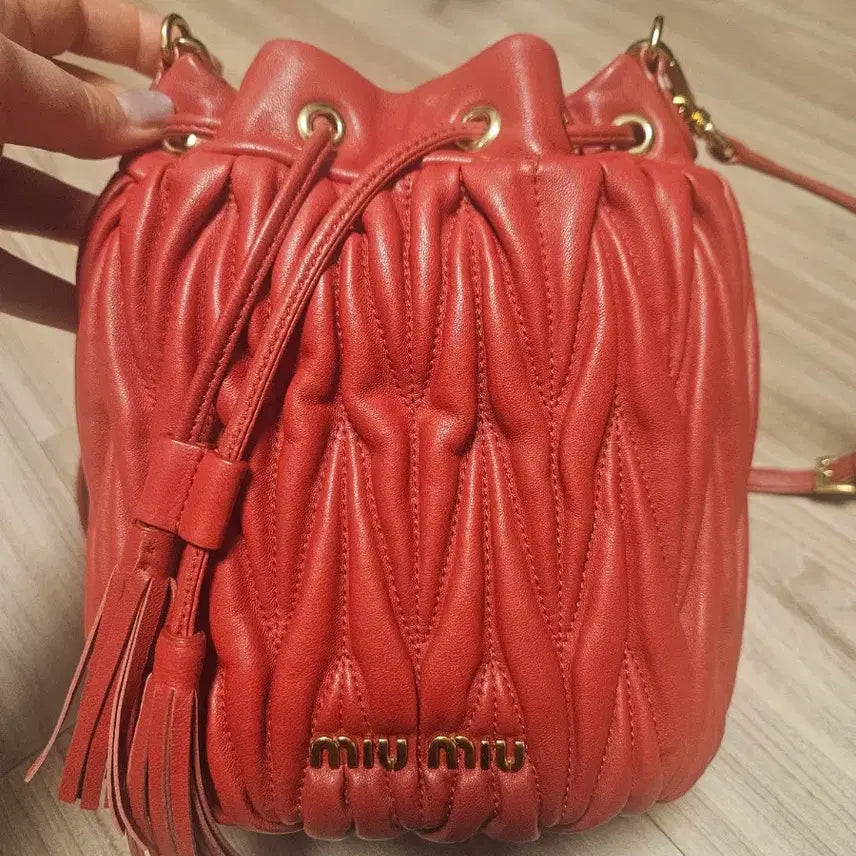 [BUNJANG] Miu Miu Matelassé Bucket Bag Red / 미우미우 마테라쎄 버킷백 레드