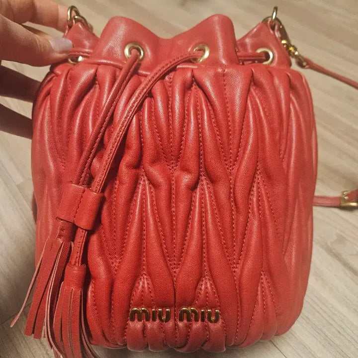 [BUNJANG] Miu Miu Matelassé Bucket Bag Red / 미우미우 마테라쎄 버킷백 레드
