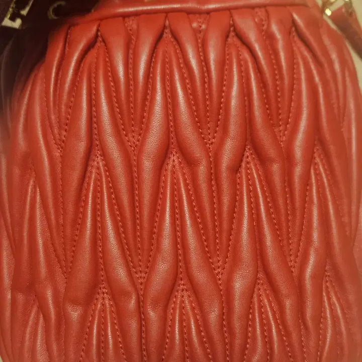 [BUNJANG] Miu Miu Matelassé Bucket Bag Red / 미우미우 마테라쎄 버킷백 레드