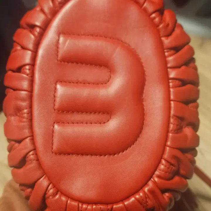 [BUNJANG] Miu Miu Matelassé Bucket Bag Red / 미우미우 마테라쎄 버킷백 레드