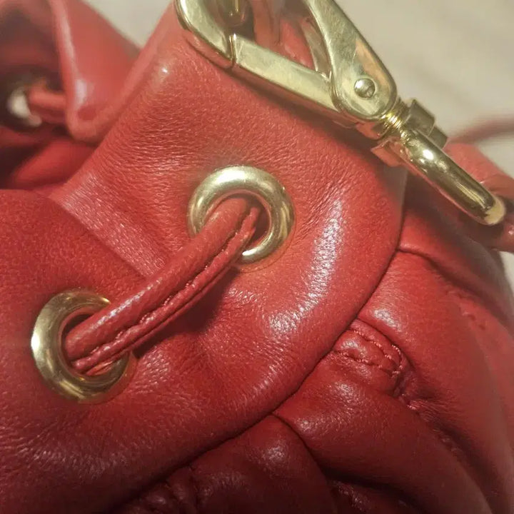 [BUNJANG] Miu Miu Matelassé Bucket Bag Red / 미우미우 마테라쎄 버킷백 레드