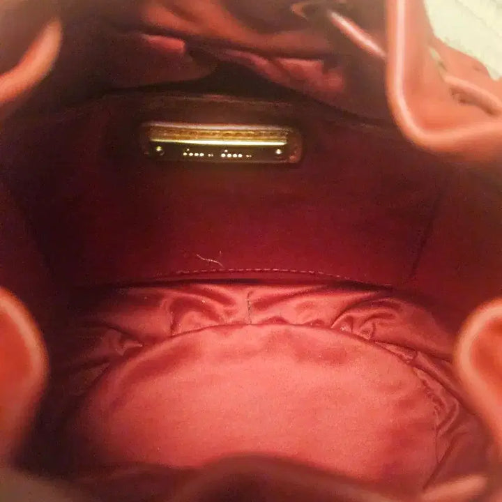 [BUNJANG] Miu Miu Matelassé Bucket Bag Red / 미우미우 마테라쎄 버킷백 레드