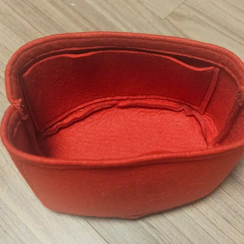 [BUNJANG] Miu Miu Matelassé Bucket Bag Red / 미우미우 마테라쎄 버킷백 레드