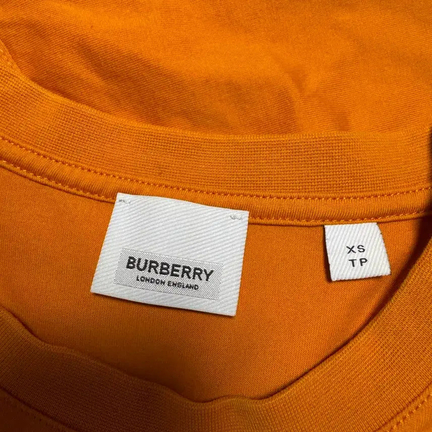 [BUNJANG] Burberry Short Sleeve T-shirt XS Size / 버버리 반팔티 xs사이즈 풀박스 거의 새상품