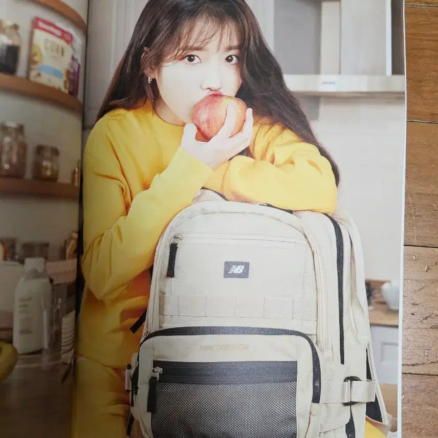 [BUNJANG] IU New Balance Photo Book / (초희귀) 아이유 뉴발란스 화보집