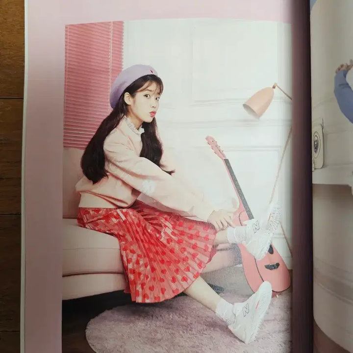 [BUNJANG] IU New Balance Photo Book / (초희귀) 아이유 뉴발란스 화보집