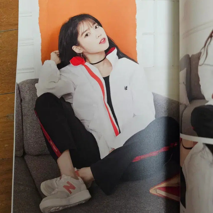 [BUNJANG] IU New Balance Photo Book / (초희귀) 아이유 뉴발란스 화보집